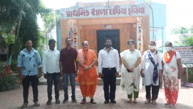 Shiraz Gandhi Art Foundation celebrates I-Day with children of Umbhel village in Surat