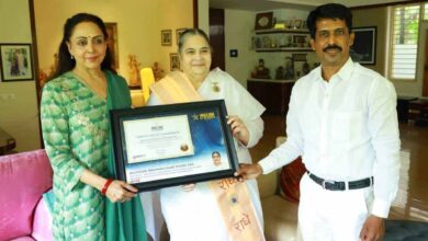 Honourable Hema Malini bestows the certificate of Commitment (Switzerland) to Rajyogini Brahmakumari Yogini Didi